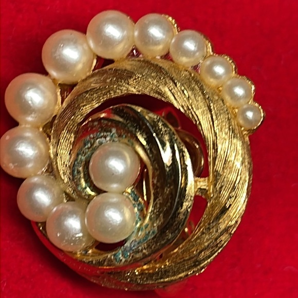 Trifari Single - Picture 6 of 8